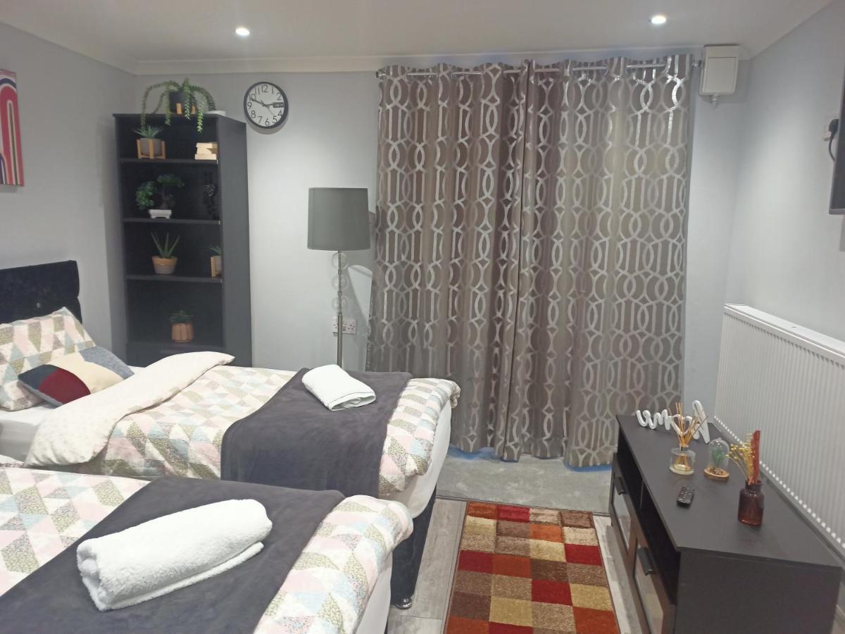 Homey Studio In Newport Perfect For Couples & Travelers Exterior foto