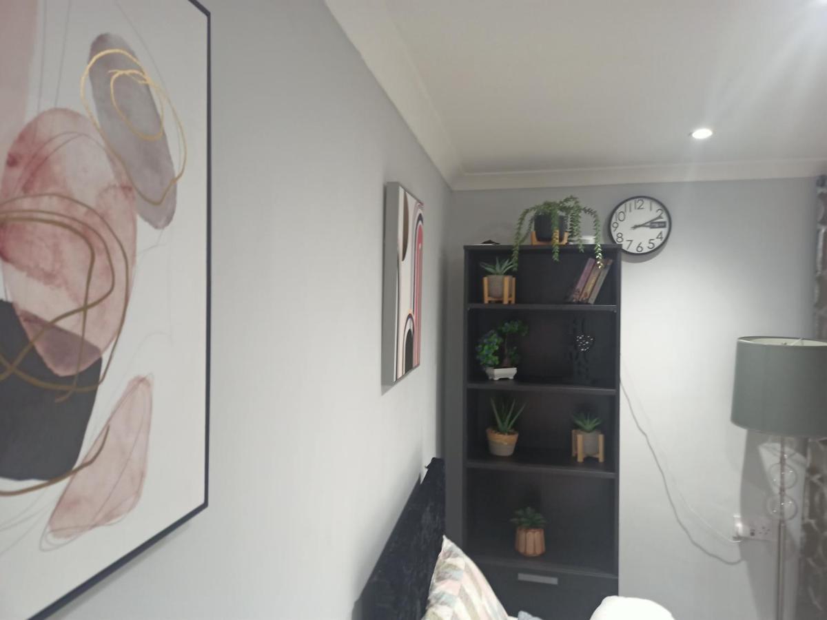 Homey Studio In Newport Perfect For Couples & Travelers Exterior foto
