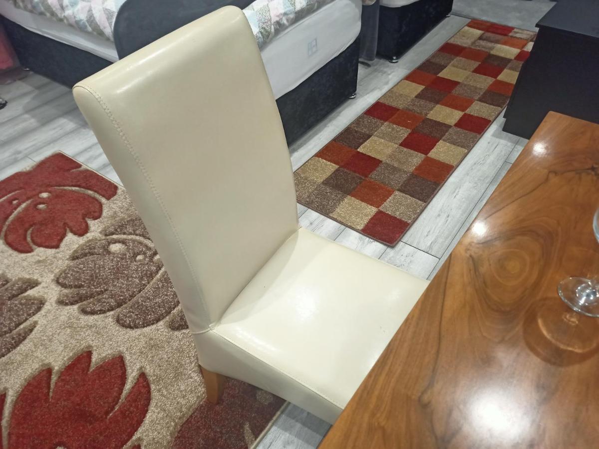 Homey Studio In Newport Perfect For Couples & Travelers Exterior foto
